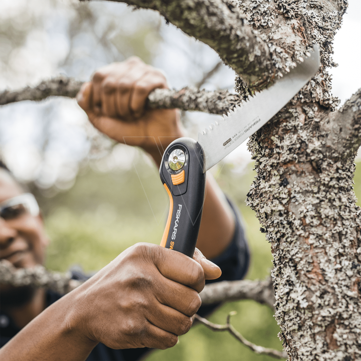 Fiskars power online tooth pruning saw